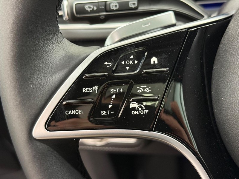 Mercedes-Benz GLE Vehicle Image 11