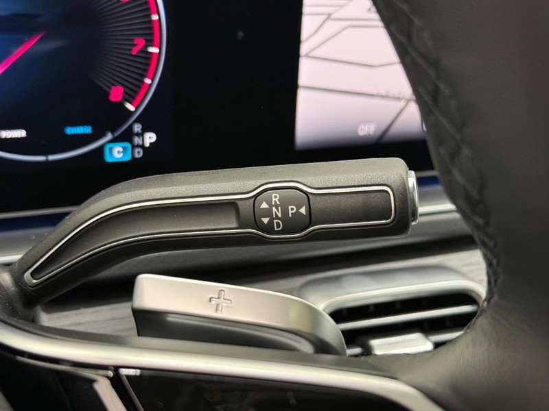 Mercedes-Benz GLE Vehicle Image 13