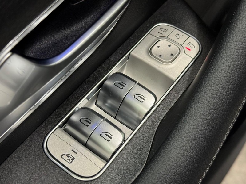 Mercedes-Benz GLE Vehicle Image 15