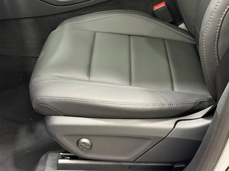 Mercedes-Benz GLE Vehicle Image 16