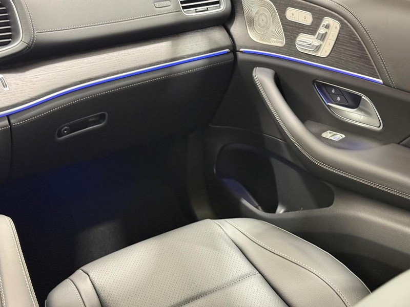 Mercedes-Benz GLE Vehicle Image 9