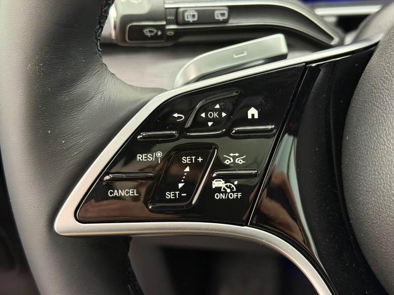 Mercedes-Benz GLE Vehicle Image 11