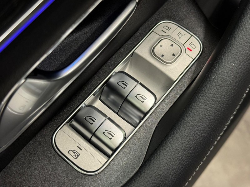 Mercedes-Benz GLE Vehicle Image 16