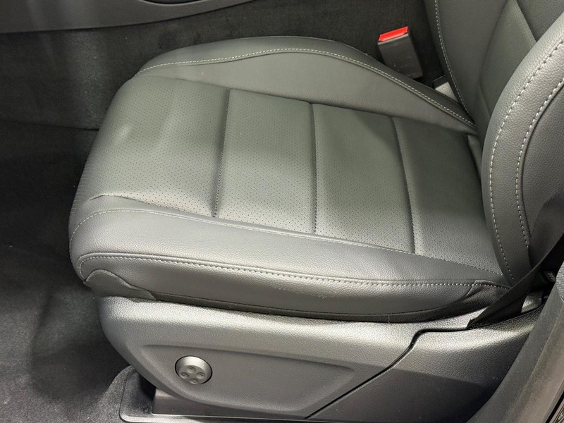 Mercedes-Benz GLE Vehicle Image 17