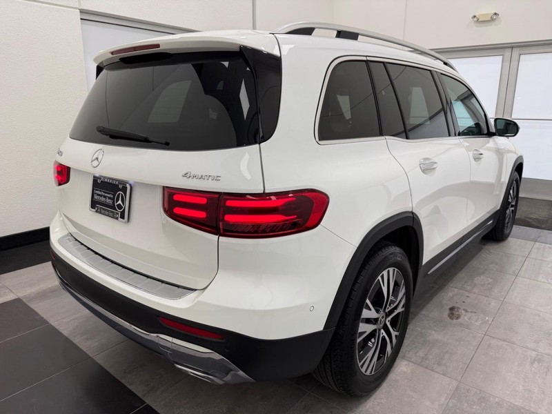 Mercedes-Benz GLB Vehicle Image 2