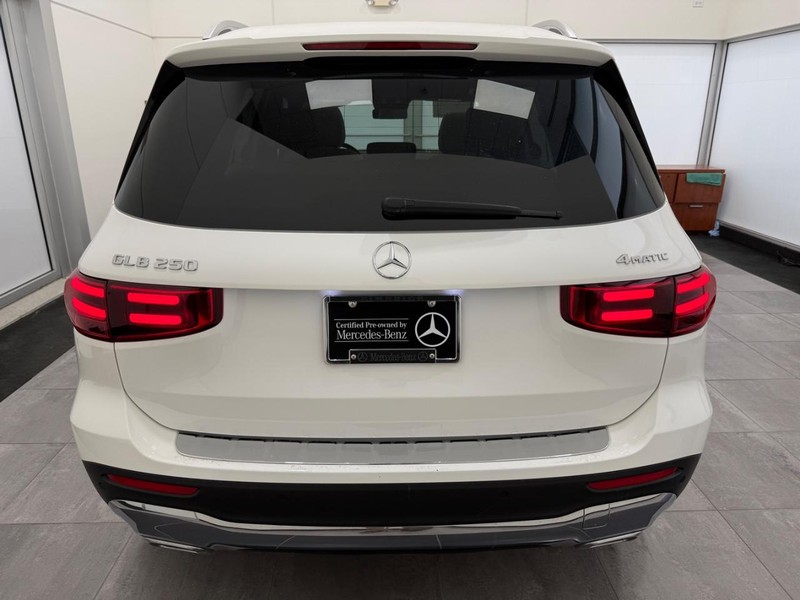 Mercedes-Benz GLB Vehicle Image 3