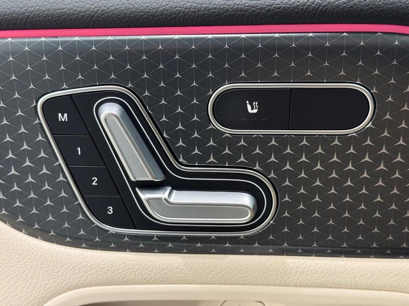 Mercedes-Benz GLB Vehicle Image 13