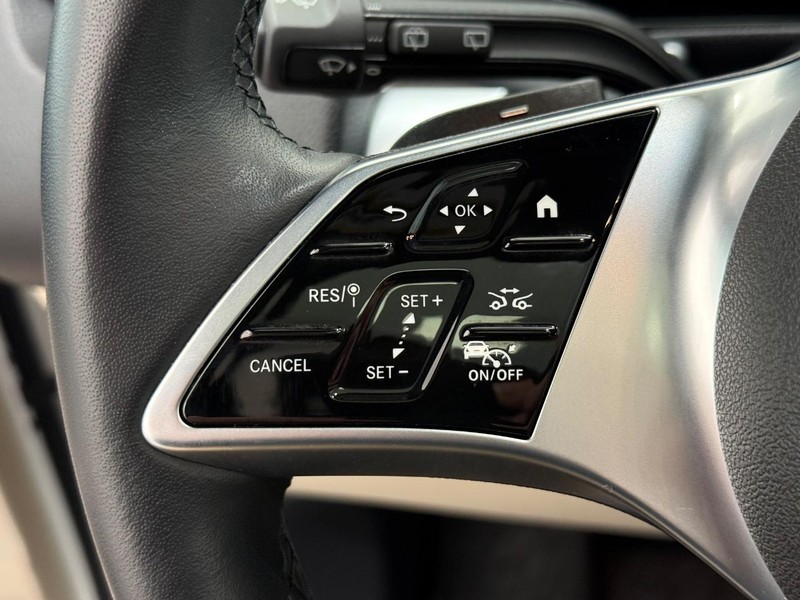 Mercedes-Benz GLB Vehicle Image 14