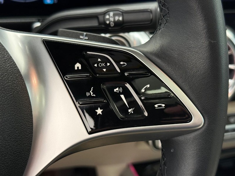 Mercedes-Benz GLB Vehicle Image 15