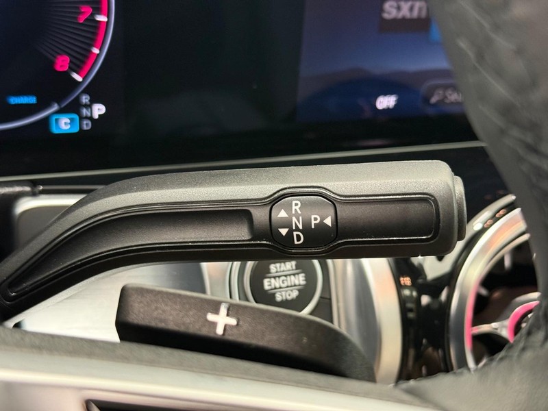 Mercedes-Benz GLB Vehicle Image 16