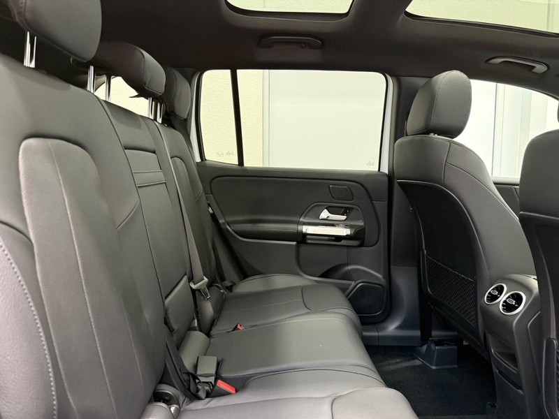 Mercedes-Benz GLB Vehicle Image 4