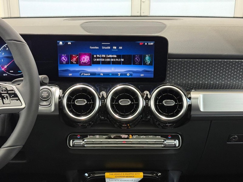 Mercedes-Benz GLB Vehicle Image 6