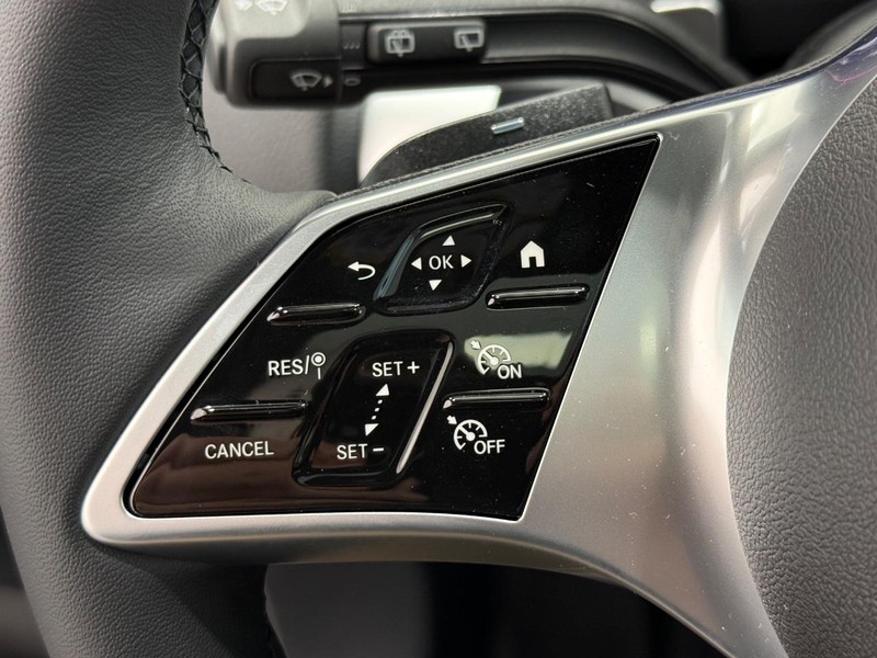 Mercedes-Benz GLB Vehicle Image 10