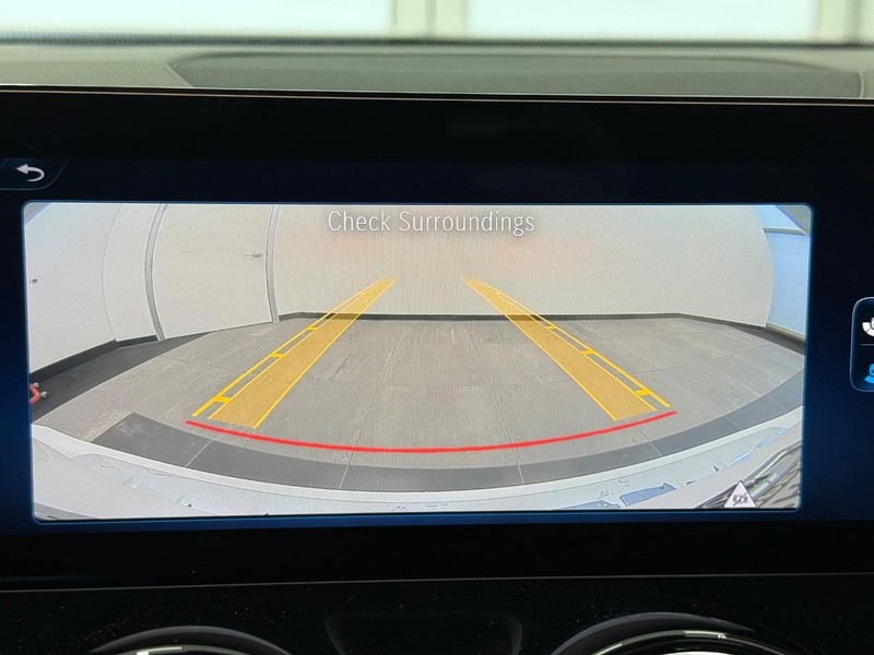 Mercedes-Benz GLB Vehicle Image 12