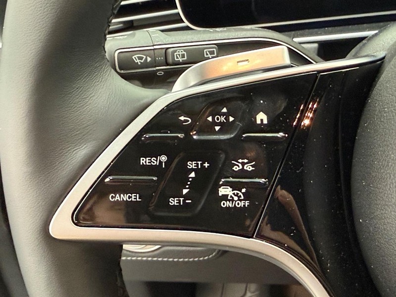 Mercedes-Benz GLE Vehicle Image 9