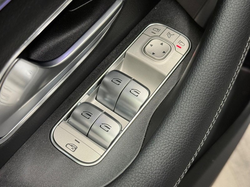 Mercedes-Benz GLE Vehicle Image 14