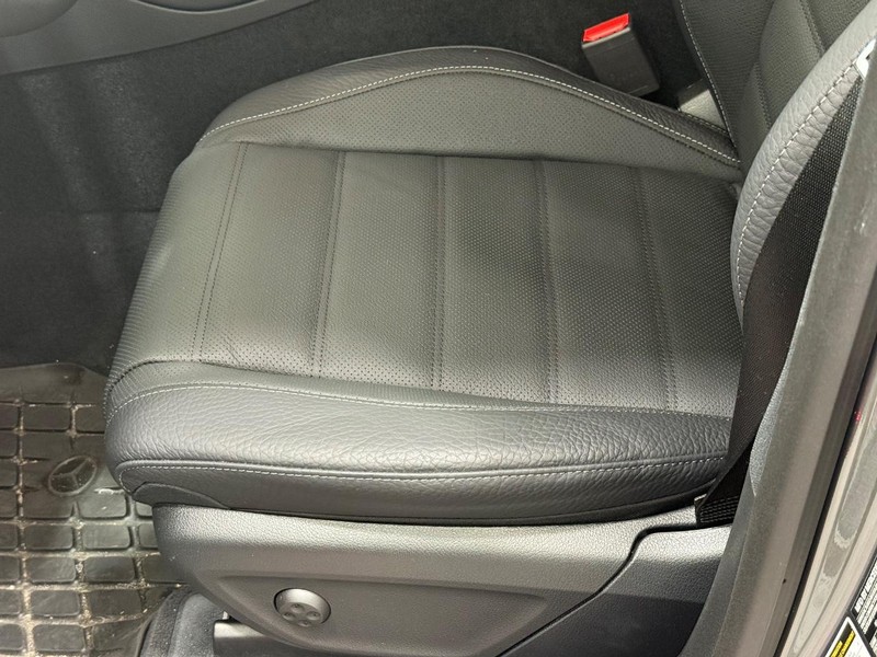 Mercedes-Benz GLE Vehicle Image 15