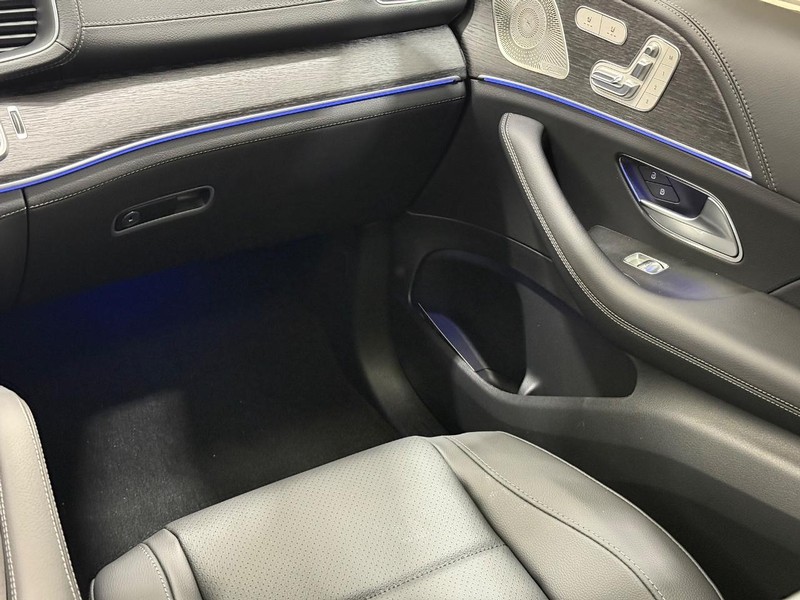 Mercedes-Benz GLE Vehicle Image 9