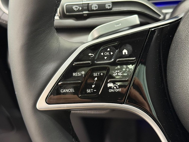 Mercedes-Benz GLE Vehicle Image 12