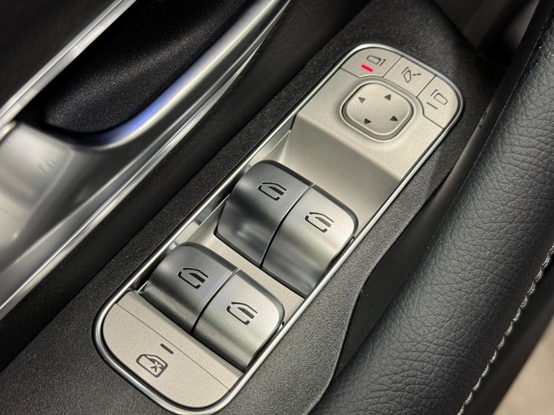 Mercedes-Benz GLE Vehicle Image 16