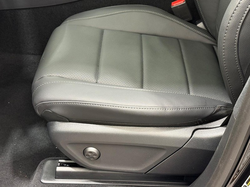 Mercedes-Benz GLE Vehicle Image 17