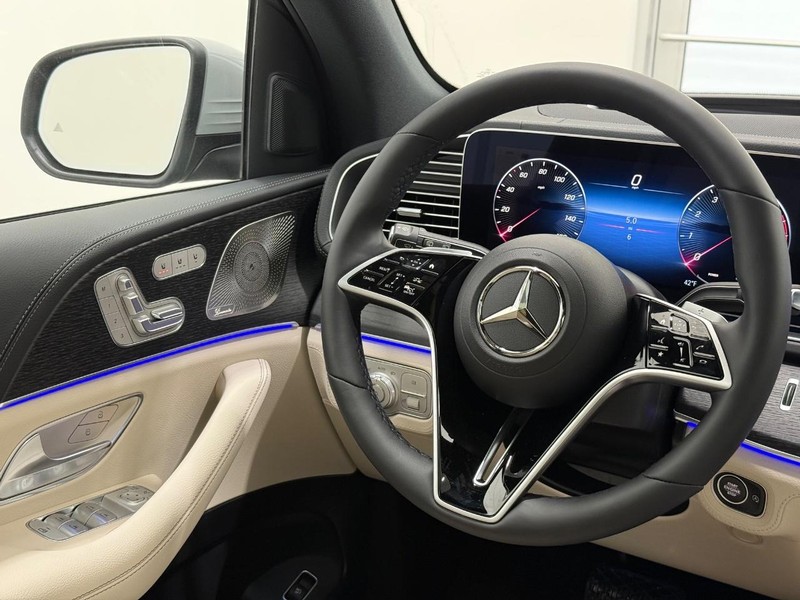 Mercedes-Benz GLE Vehicle Image 8