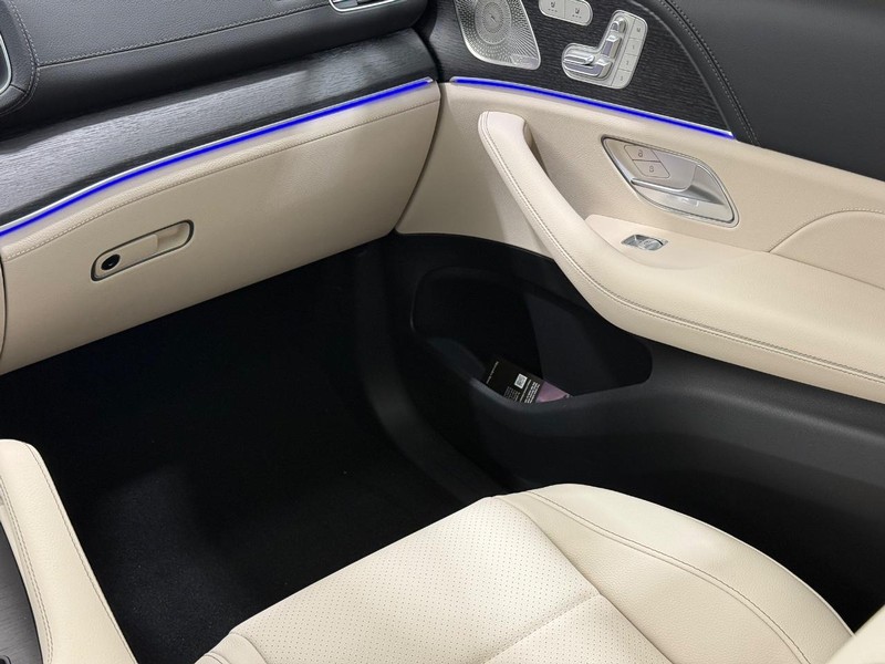 Mercedes-Benz GLE Vehicle Image 9