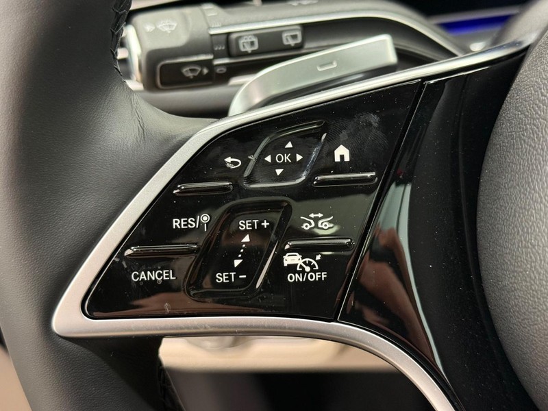 Mercedes-Benz GLE Vehicle Image 11