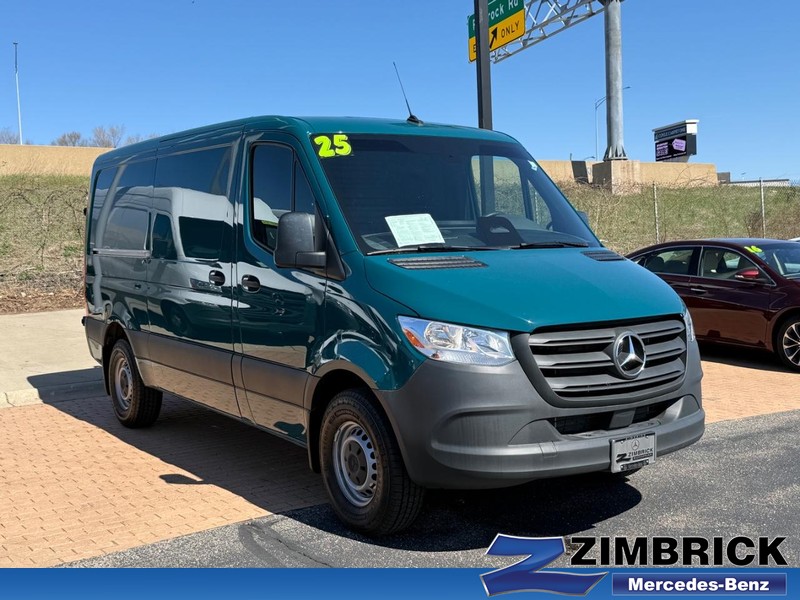 Mercedes-Benz Sprinter Cargo Van Vehicle Full-screen Gallery Image 01