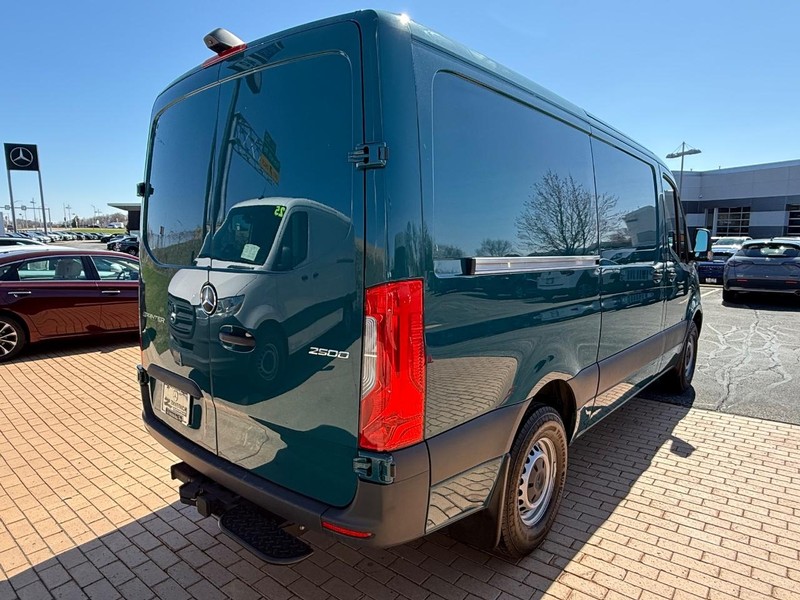 Mercedes-Benz Sprinter Cargo Van Vehicle Full-screen Gallery Image 03