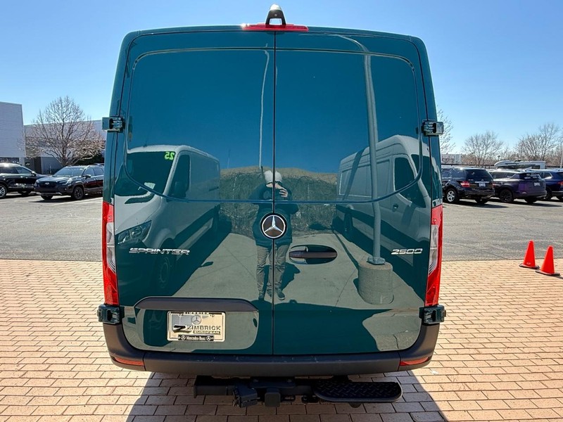 Mercedes-Benz Sprinter Cargo Van Vehicle Full-screen Gallery Image 04