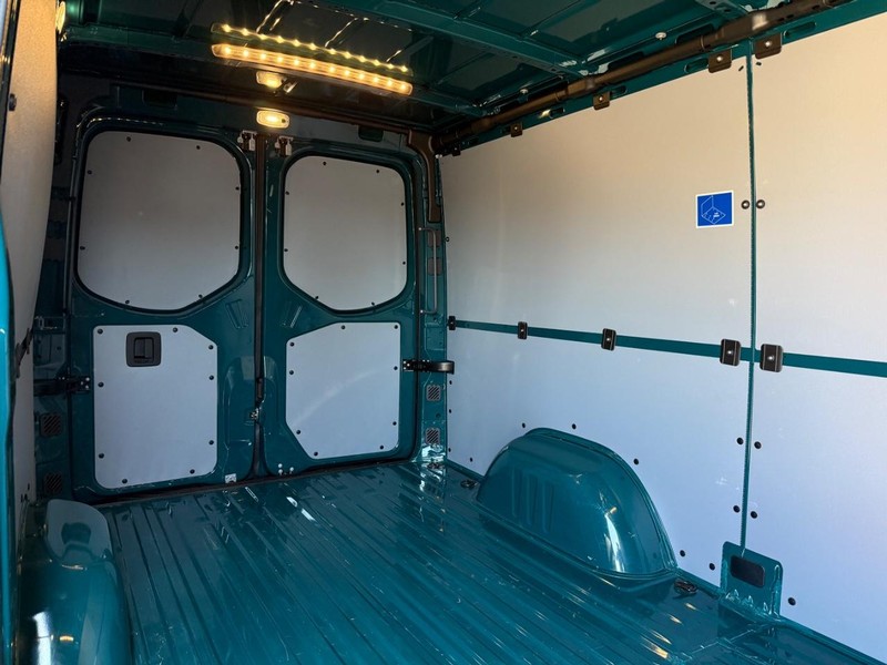 Mercedes-Benz Sprinter Cargo Van Vehicle Full-screen Gallery Image 09
