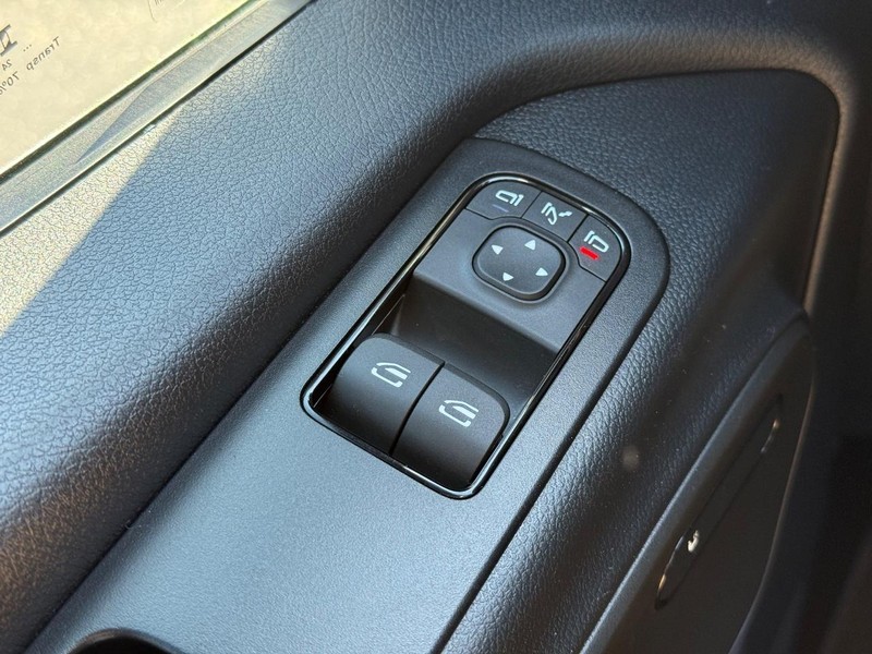 Mercedes-Benz Sprinter Cargo Van Vehicle Full-screen Gallery Image 19