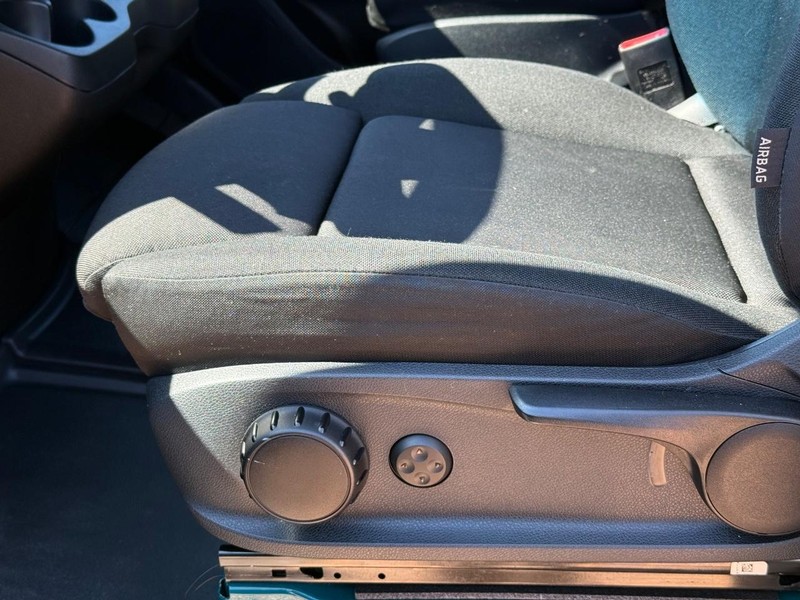 Mercedes-Benz Sprinter Cargo Van Vehicle Full-screen Gallery Image 21
