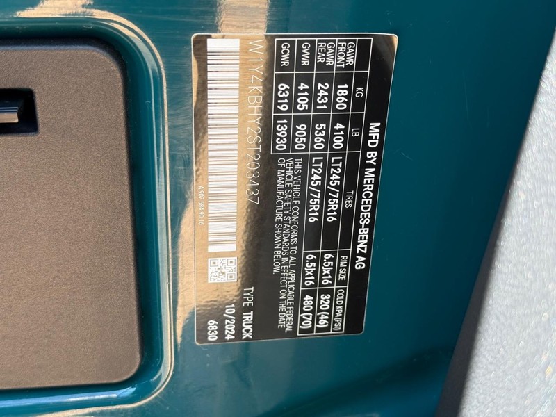Mercedes-Benz Sprinter Cargo Van Vehicle Full-screen Gallery Image 22