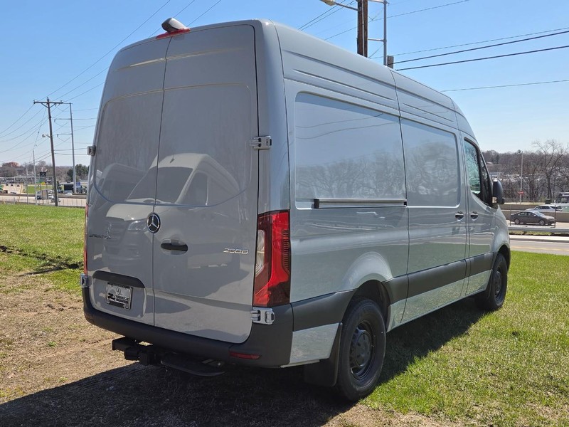 Mercedes-Benz Sprinter Van Vehicle Image 3