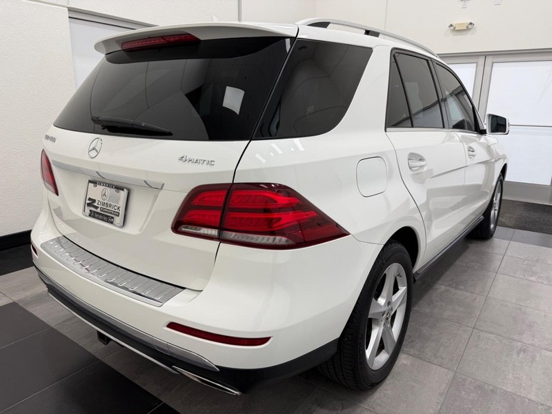 Mercedes-Benz GLE Vehicle Image 2