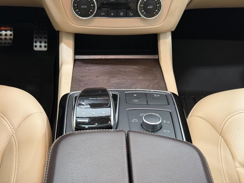 Mercedes-Benz GLE Vehicle Image 7