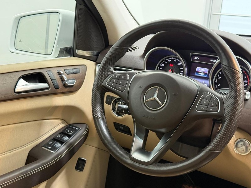 Mercedes-Benz GLE Vehicle Image 8