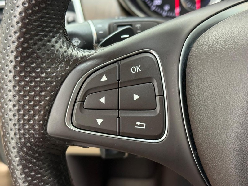 Mercedes-Benz GLE Vehicle Image 11