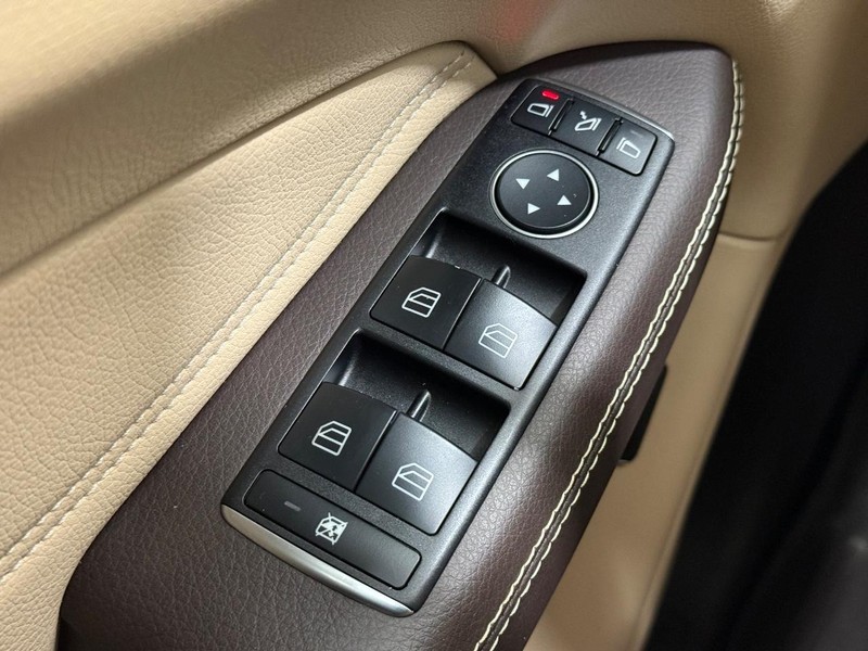 Mercedes-Benz GLE Vehicle Image 16