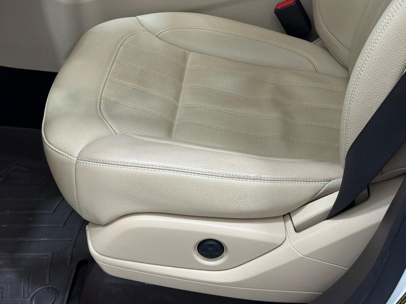 Mercedes-Benz GLE Vehicle Image 17