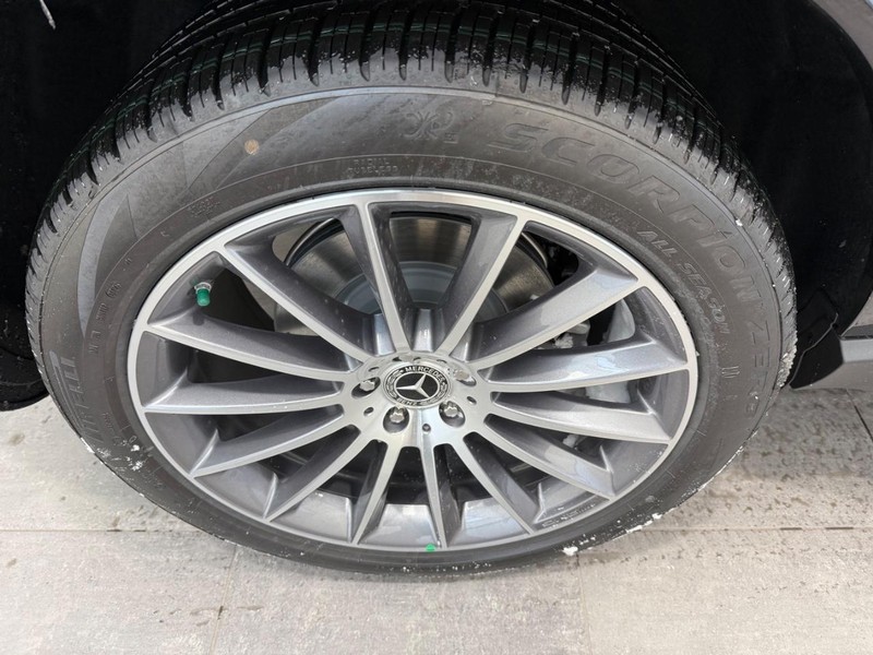 Mercedes-Benz GLE Vehicle Image 3