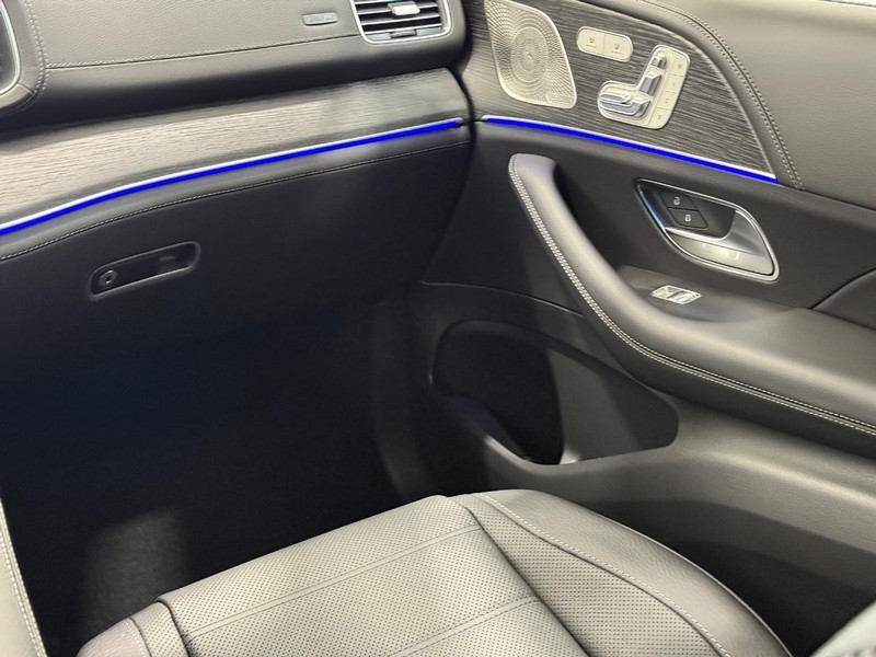 Mercedes-Benz GLE Vehicle Image 9