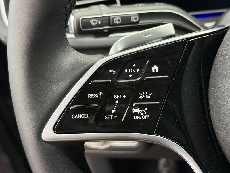 Mercedes-Benz GLE Vehicle Image 11