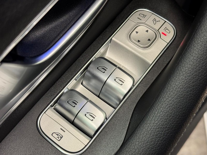 Mercedes-Benz GLE Vehicle Image 16