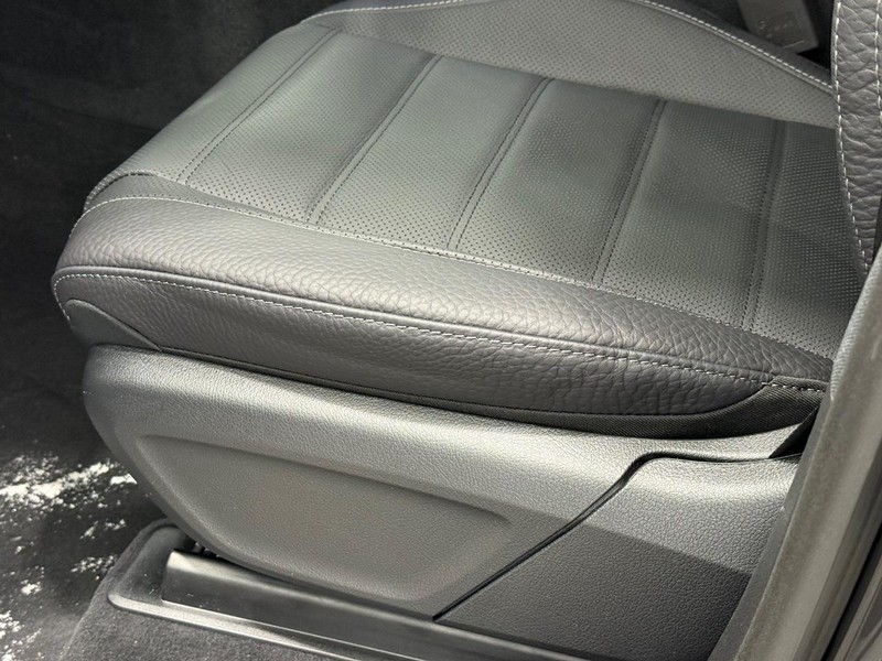 Mercedes-Benz GLE Vehicle Image 17