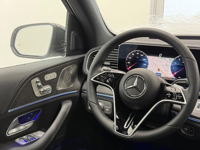 Mercedes-Benz GLE Vehicle Image 8