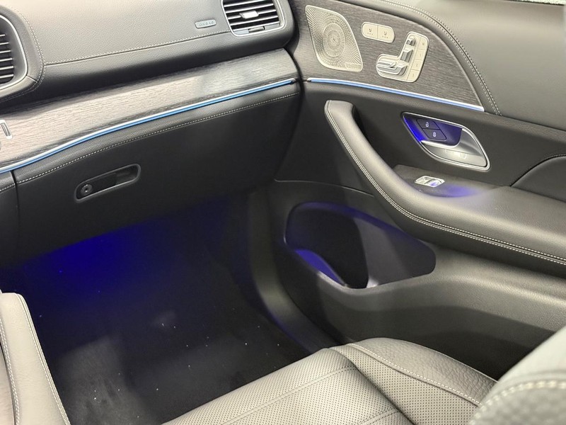 Mercedes-Benz GLE Vehicle Image 9