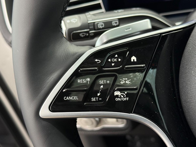Mercedes-Benz GLE Vehicle Image 11